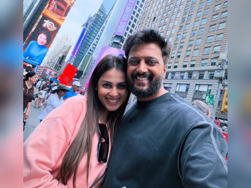 Riteish Deshmukh poses with his ‘lifeline’ Genelia Deshmukh