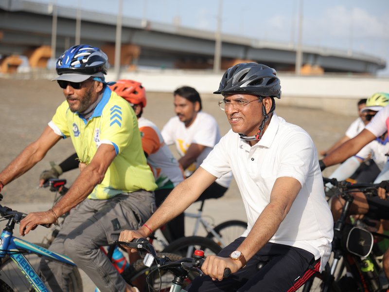 Sports Min Mandaviya leads Fit India Cyclothon ‘Cycling by the Sea’ in Mumbai