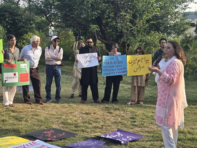 Pakistan: Aurat March holds protest march against acid attack on Quetta female doctor