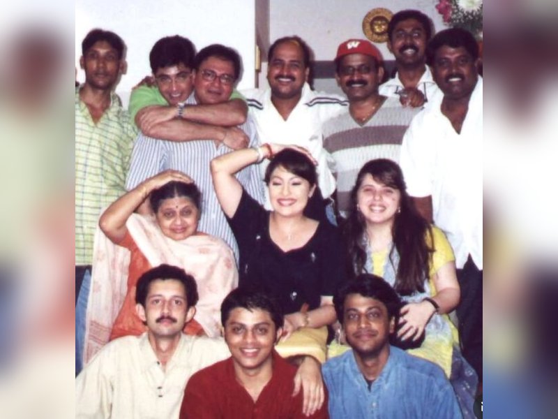 Sham Mashalkar shares rare 1999 BTS photo from cult sitcom 'Yes Boss' featuring Rakesh Bedi