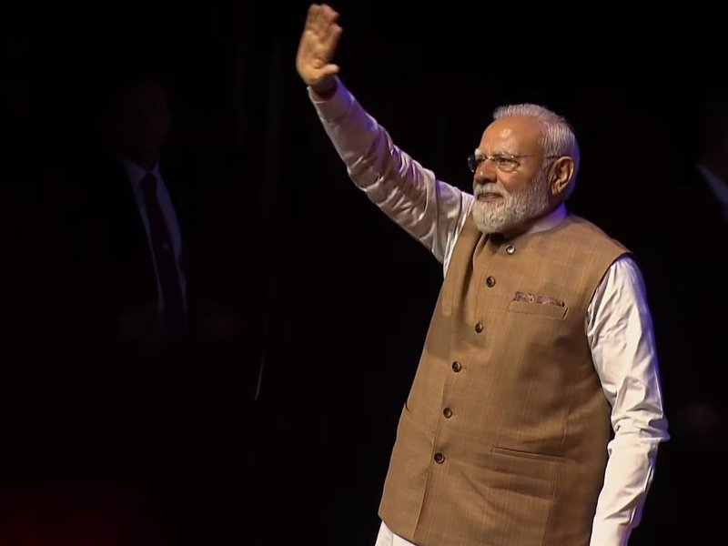 PM Modi receives rousing welcome from Indian community in Paris 