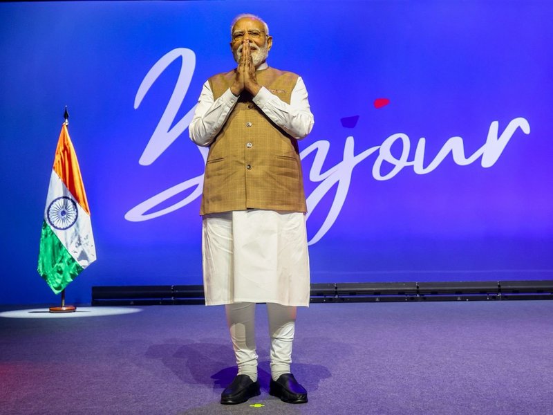 PM Modi given warm welcome by Indian diaspora in Paris, says it reflects 'deep affection for motherland': MEA  