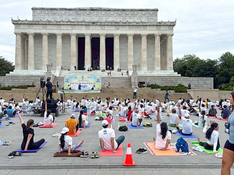 Yoga Day draws large crowd in Washington