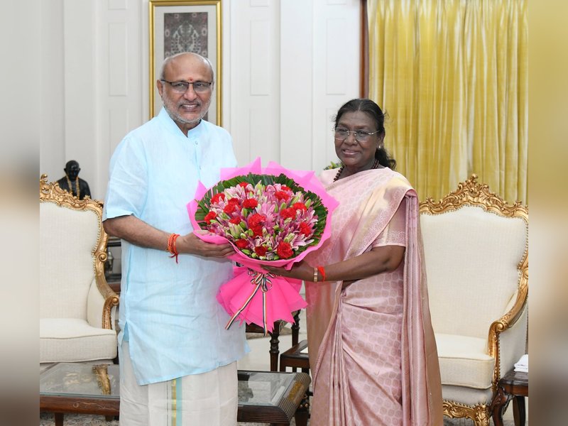 जन्मदिन पर राष्ट्रपति मुर्मु को उपराष्ट्रपति ने दी शुभकामनाएं, कहा- 'जनसेवा को समर्पित है उनका जीवन'