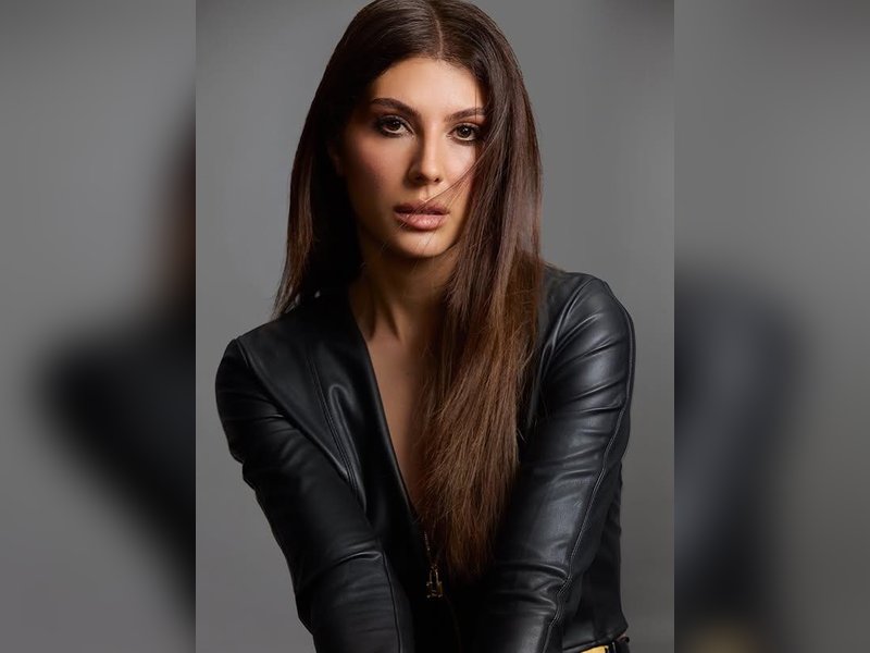Elnaaz Norouzi credits Yoga & Music as her greatest source of peace amidst hectic travel & life