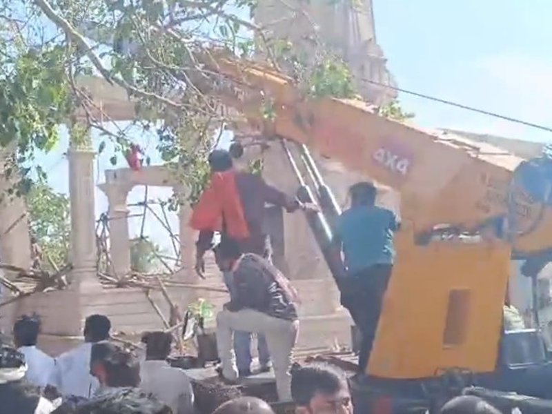 4 killed after temple roof collapses in Maha's Parbhani; PM Modi, Maha CM express grief