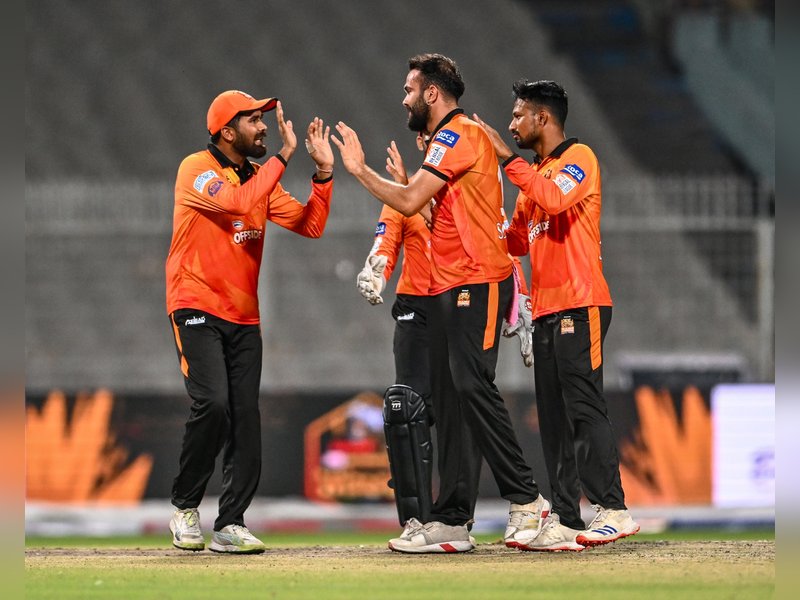 Shrachi Rarh Tigers outclass Novus Royals Purulia to storm into men's final in Season 3 of the Bengal T20 League at the Eden Gardens in Kolkata on Saturday. Photo credit: CAB