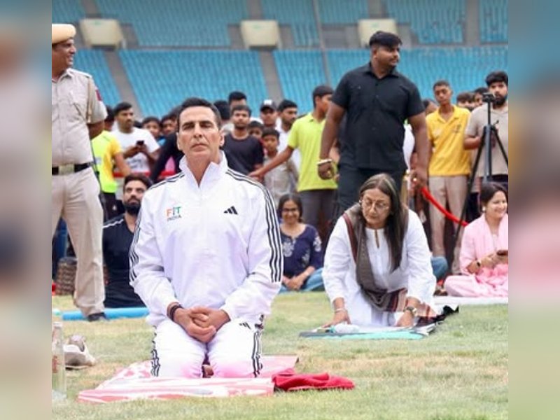 International Day of Yoga: Akshay Kumar performs yoga asanas alongside Union Minister Mansukh Mandaviya