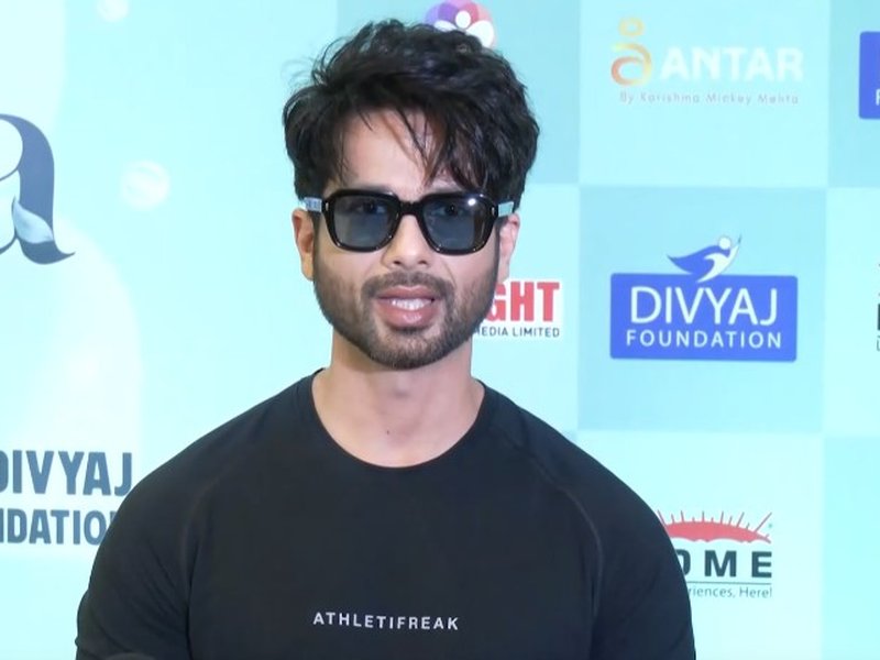 'योग कीजिए, निरोगी रहिए', अंतरराष्ट्रीय योग दिवस पर फिल्मी हस्तियों ने दिया स्वस्थ जीवन का संदेश