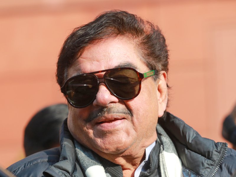 Shatrughan Sinha says working with Amitabh Bachchan and Jeetendra benefited him greatly 