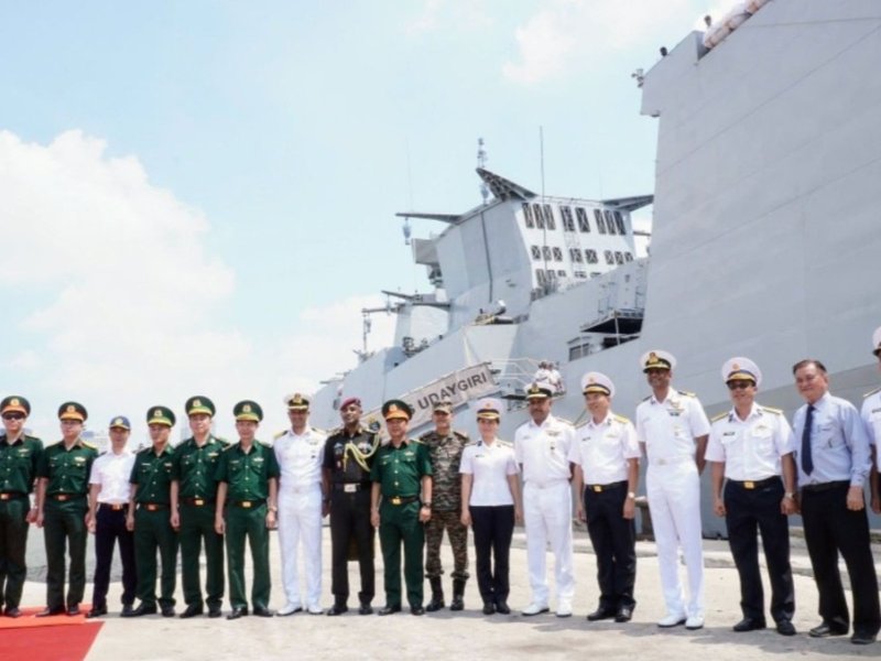 Indian Navy ships arrive in Vietnam to strengthen maritime cooperation