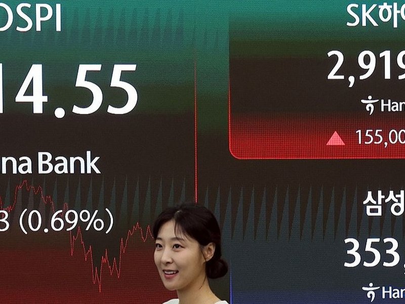 KOSPI crashes nearly 10 pc in S. Korea on massive tech sell-offs