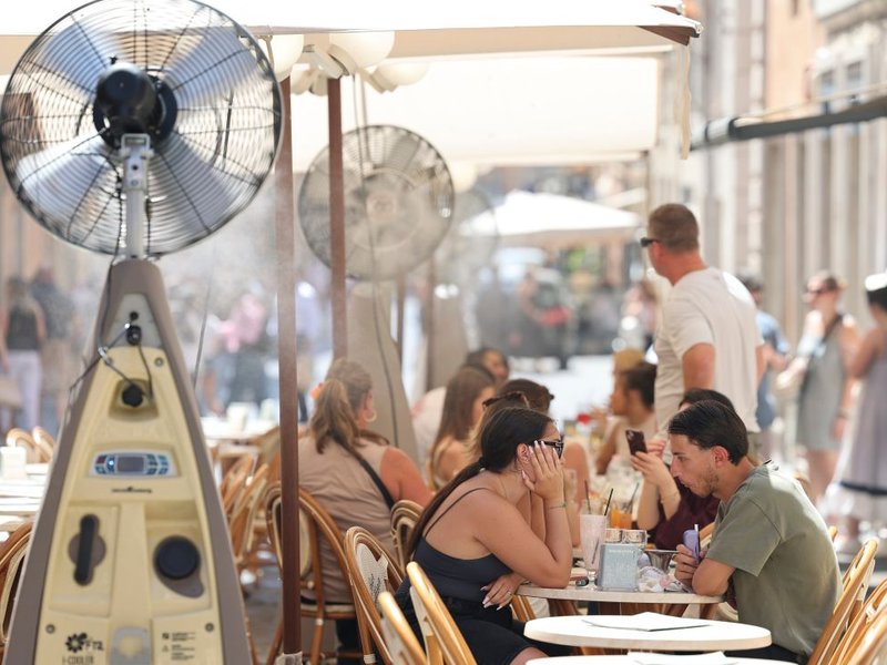 Europe reels under extreme heat; WHO calls it 'health emergency'