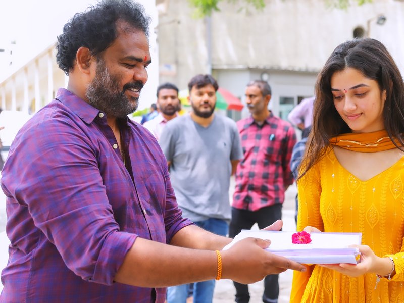 Bhagyashrii Borse tells 'Lenin' director Murali Kishor Abburu: Thank you for Bharathi! (Photo Credit: Bhagyashrii Borse/Instagram)