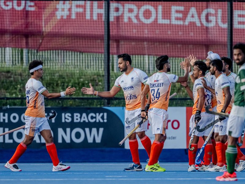 India and Pakistan players shake hands at FIH Pro League match in London. Photo credit: FIH