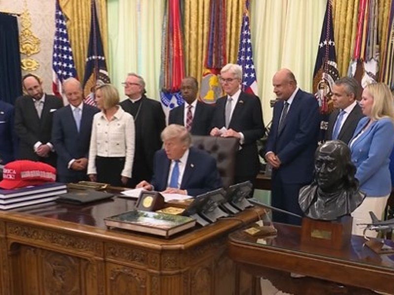 Trump receives religious liberty report, panel urges stronger faith protections