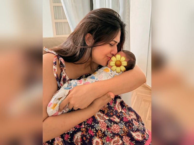 Divyanka Tripathi celebrates one month of ‘toofaani entry’ of her twin baby boys
