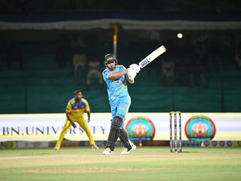 Manish Pandey guides Gulbarga Mystics to thrilling victory over Mysuru Warriors in the Maharaja Trophy KSCA T20 Tournament in Hubballi on Saturday. Photo credit: 