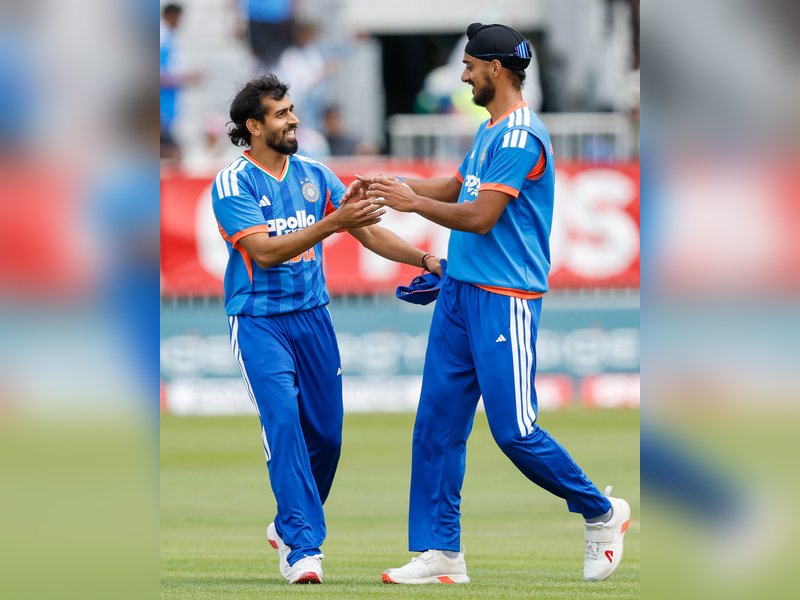 Reigning world champions India feeling the heat after ordinary show, says Dinesh Karthik