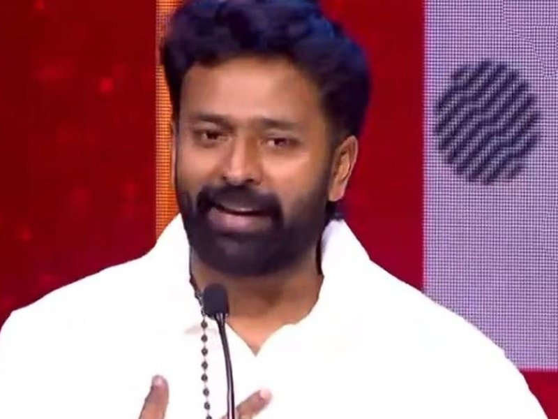Shanthanu Bhagyaraj's post on willing to give 10 years of his life to his dad if he could melts netizens' hearts!   (Photo Credit: Shanthanu Bhagyaraj/X)
