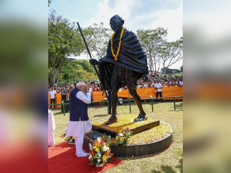 पीएम मोदी सेशेल्स से स्वदेश के लिए रवाना, नवशक्ति विनयगर मंदिर में पूजा और महात्मा गांधी को दी श्रद्धांजलि