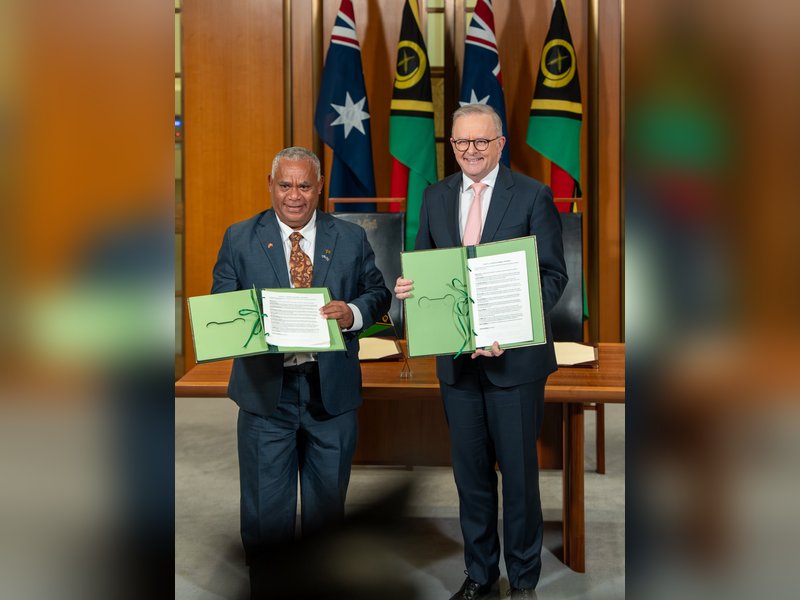Building 'stronger and more secure Pacific', Australia and Vanuatu sign agreement barring foreign military bases