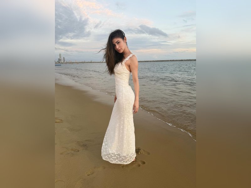 Mouni Roy writes a poem about the art of moving forward amidst divorce