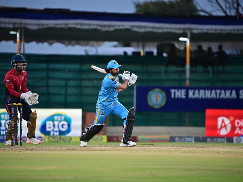 Shivamogga Yodhas edge Gulbarga Mystics by 1 run in a thrilling rain-interrupted match of the Maharaja Trophy KSCA T20 in Hubballi on Tuesday. Photo credit: KSCA  