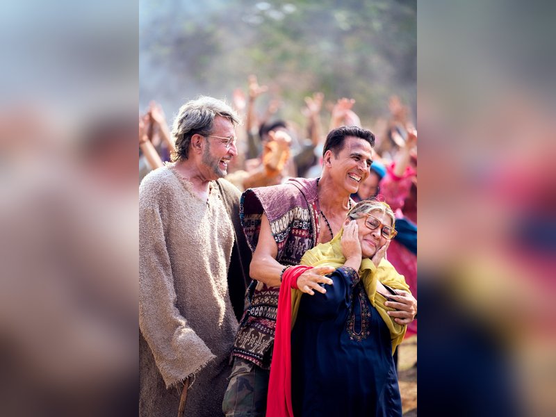 Akshay Kumar 'bows down in gratitude' to Farida Jalal, Kiran Kumar; credits their blessings for 'Welcome to the Jungle'