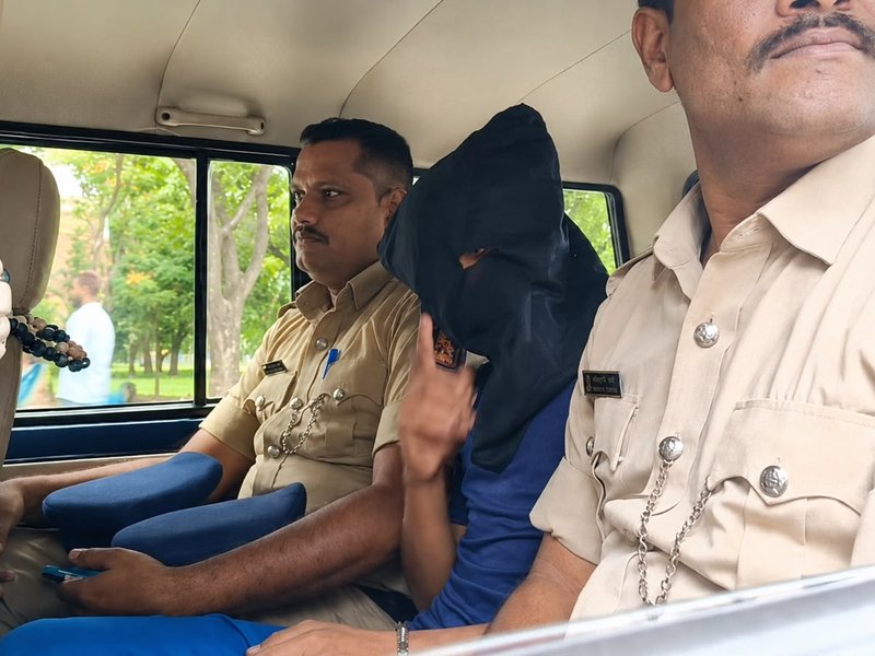 Karnataka: Terror suspect points finger at media while being escorted by police