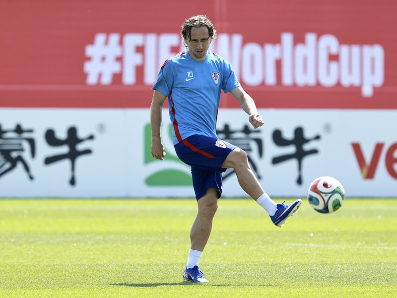 Modric signs contract extention with AC Milan