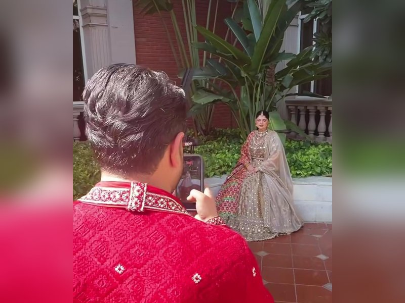 Anshula Kapoor calls fiance Rohan Thakkar her 'favourite' as he turns photographer at Mata Ki Chowki