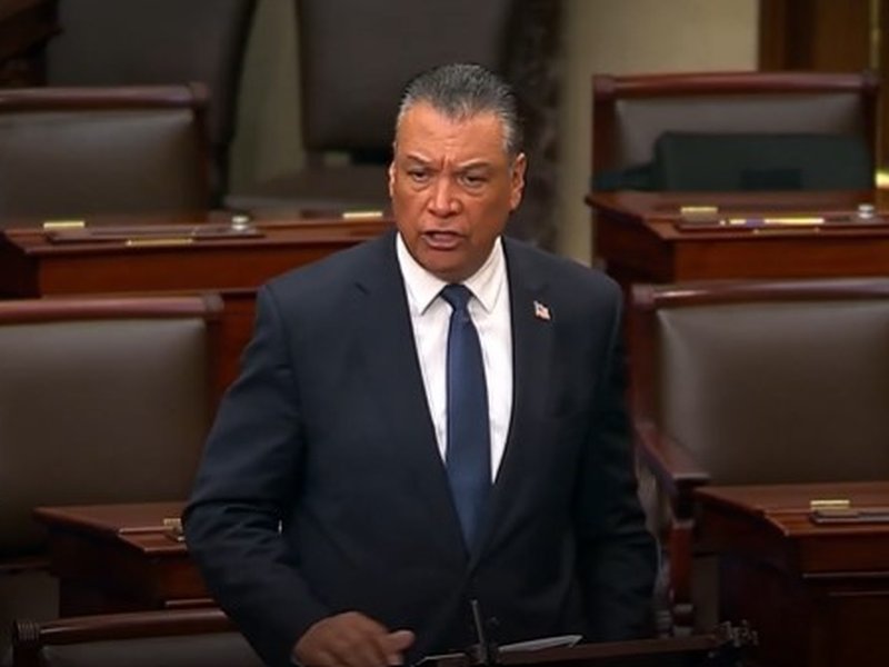 US Democrats challenge green card policy shift