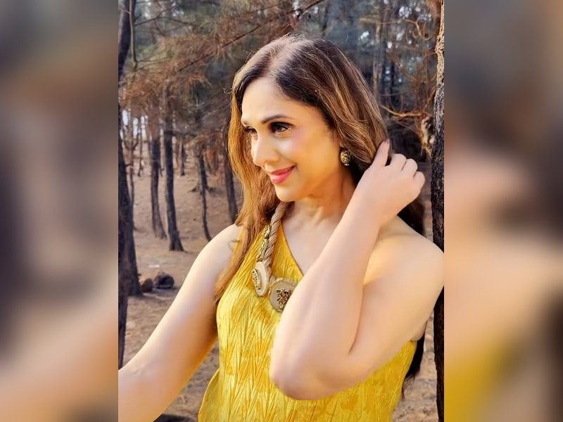 Meenakshi Seshadri revisits her iconic 'Shahenshah' moment with Amitabh Bachchan