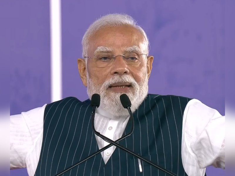भारत सेमीकंडक्टर हब बनने की दिशा में तेजी से बढ़ रहा : पीएम मोदी 