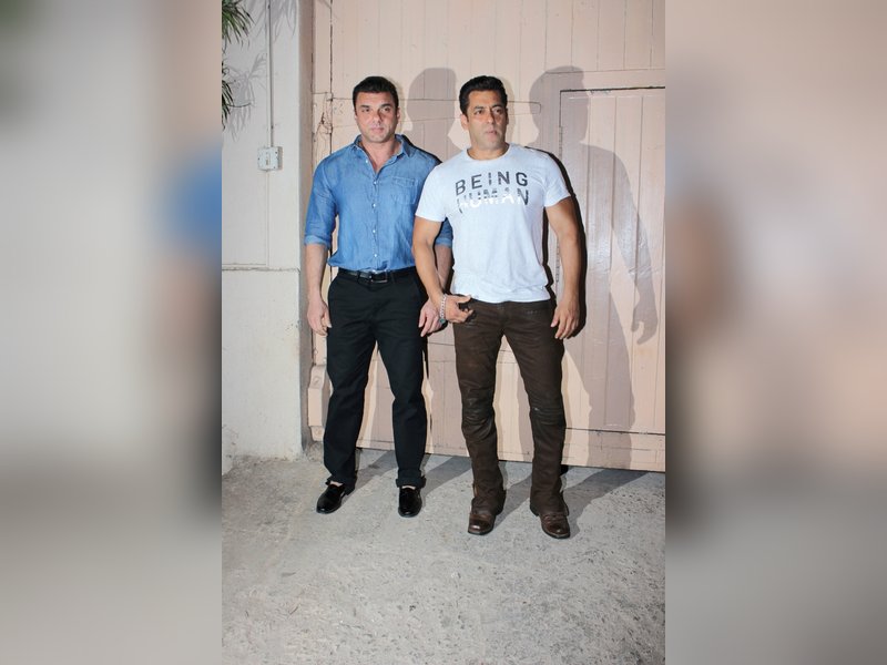 Salman Khan says, 'Best Wishes Brother' as Sohail Khan makes a grand entry into 'Alliance' 