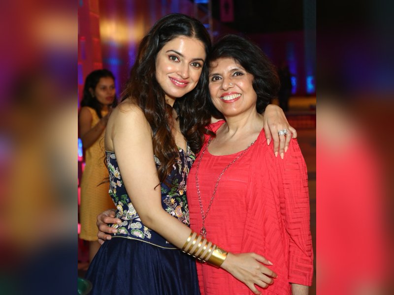 Divya Khossla says 'the strength in me is you' as she remembers her mother on death anniversary 