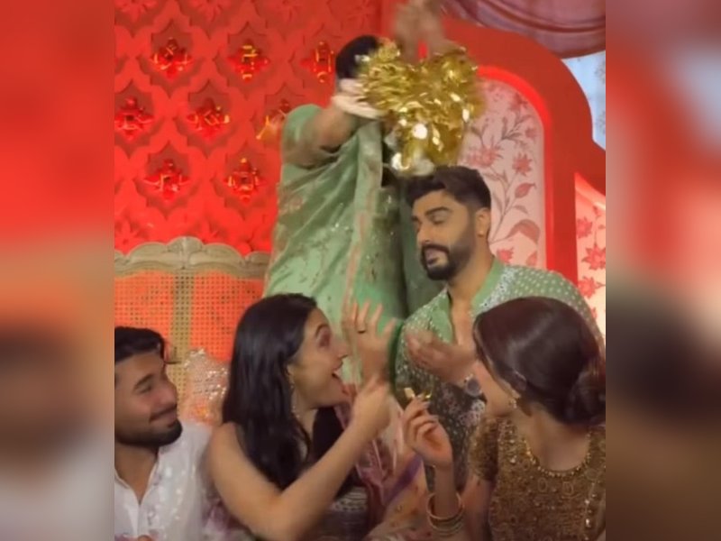 Arjun Kapoor gets elated as Anshula Kapoor's wedding ‘kaleeras’ drop on him, Khushi Kapoor seen overjoyed 