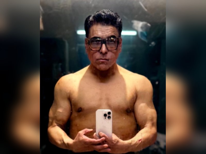 Ram Kapoor compliments Akanksha Chamola for bikini look, says he would undergo 'boob job' to own one 