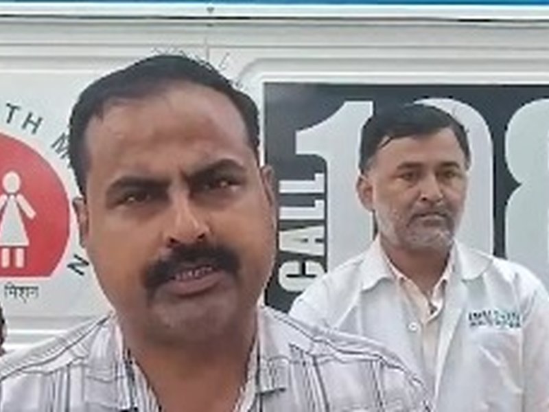 भारी बारिश बनी बाधा, 108 एम्बुलेंस टीम ने घर पर सुरक्षित प्रसव कर बचाई मां और नवजात की जान