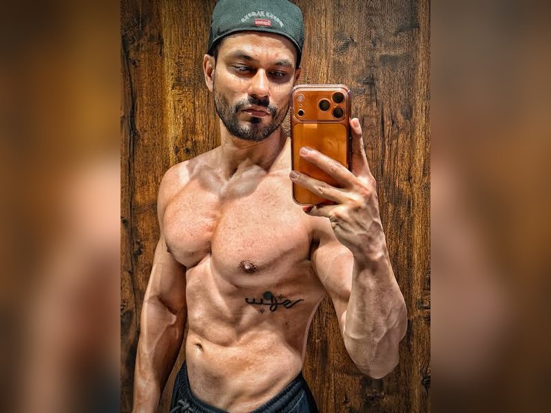 Kunal Kemmu on comparisons with Salman Khan as reality show host:  Not trying to emulate anyone