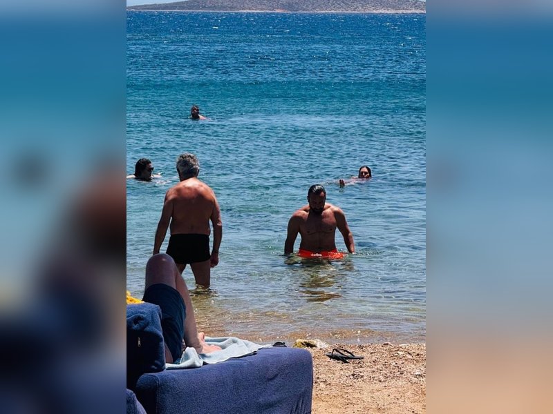 Kareena Kapoor clicks 'hot husband' Saif Ali Khan walking out of the sea in his swimwear, says 'summer's going well'