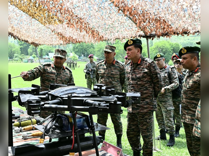 सेना प्रमुख ने जम्मू कश्मीर में आतंकवाद-रोधी ग्रिड की समीक्षा की, उपराज्यपाल व मुख्यमंत्री से भी हुई मुलाकात