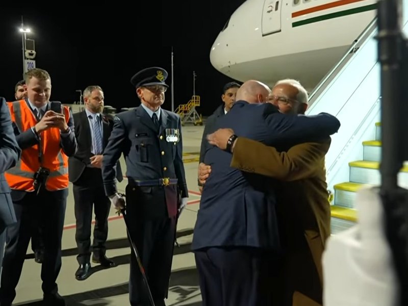 PM Modi arrives in Auckland, New Zealand PM Luxon welcomes him at airport