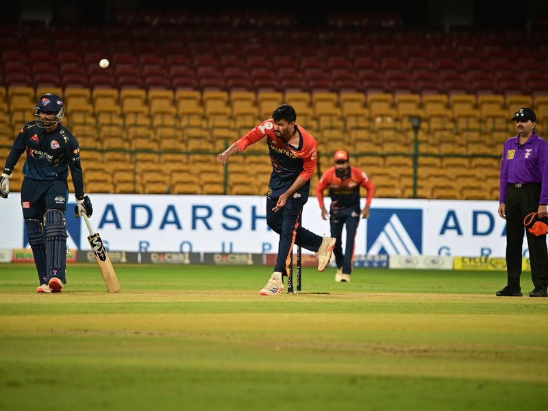 Bengaluru Blasters beat Coastal Kings Mangaluru to enter the final of the Maharaja Trophy KSCA T20 tournament at the M. Chinnaswamy Stadium in Bengaluru on Friday. Photo credit: KSCA