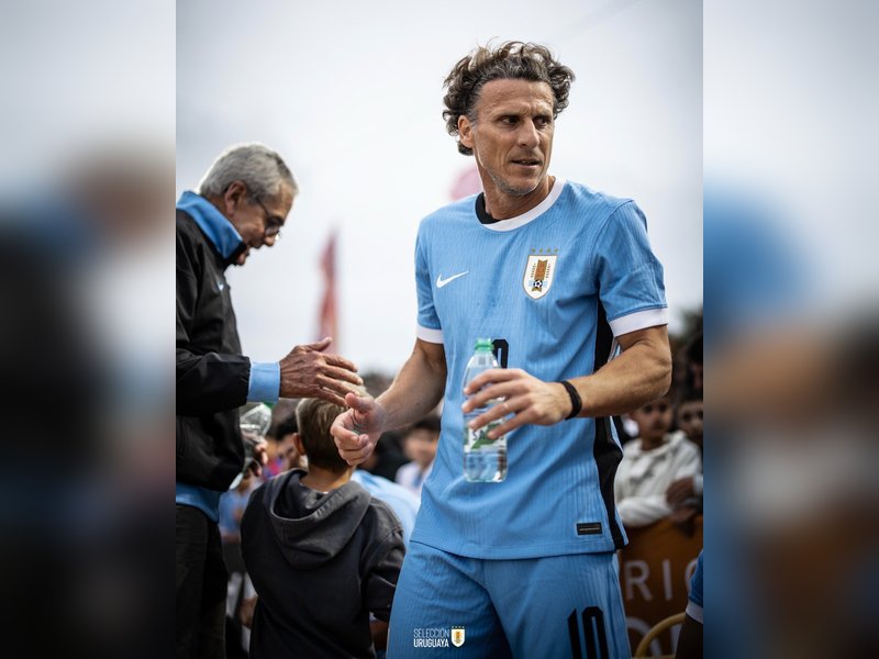 Uruguay opens talks with Forlan for interim coaching