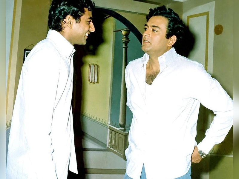 K.C. Bokadia shares rare pic with late Sanjeev Kumar from 'Rivaaj' sets, says his simplicity continues to inspire even today