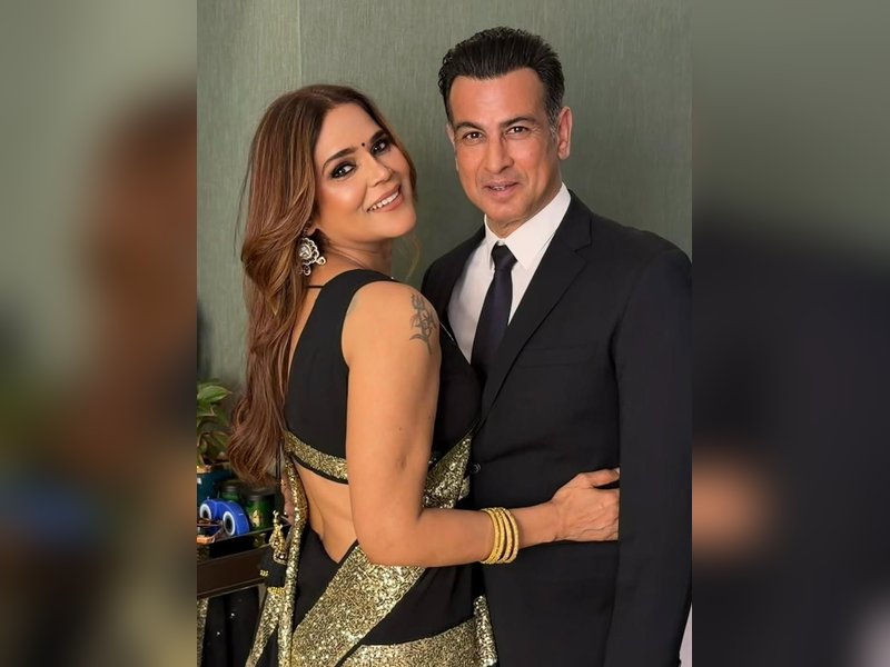 Ronit Roy enjoys night out with ‘boss baby’ Neelam
