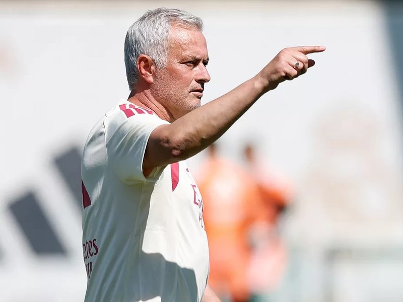 Jose Mourinho back at Real Madrid with a "mission"