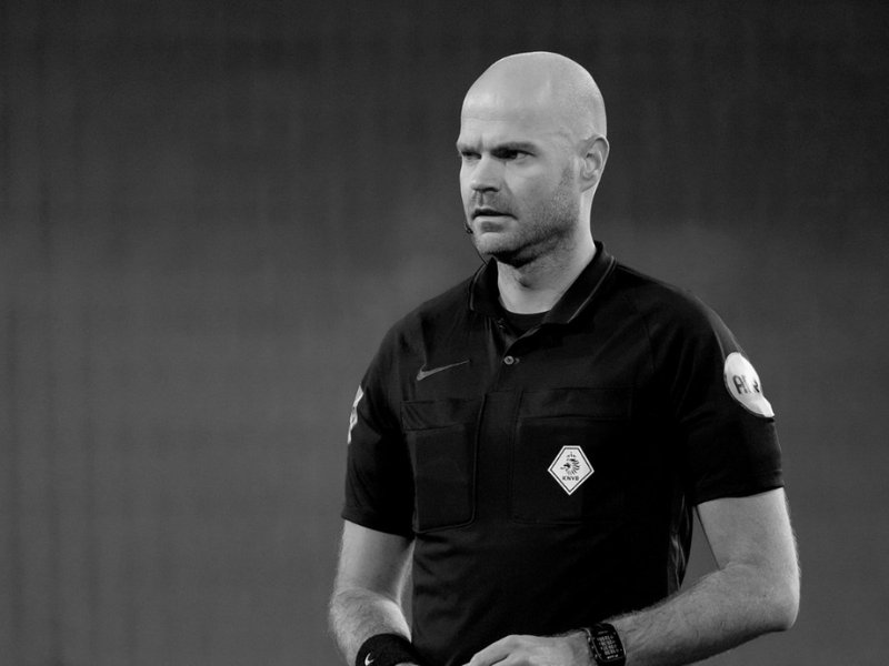 Dutch referee dropped from World Cup dies at 38